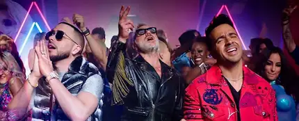 Yandel, Gianluca Vacchi y Luis Fonsi en el vídeo de 'Sigamos Bailando' Yandel, Gianluca Vacchi y Luis Fonsi en el vídeo de 'Sigamos Bailando'