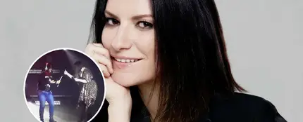 Una fan golpea a Laura Pausini en la cara en un concierto Una fan golpea a Laura Pausini en la cara en un concierto
