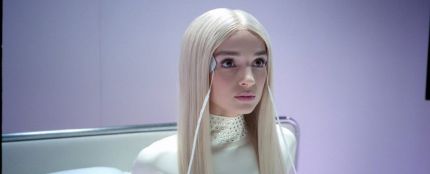 Poppy presenta Time Is Up con Diplo
