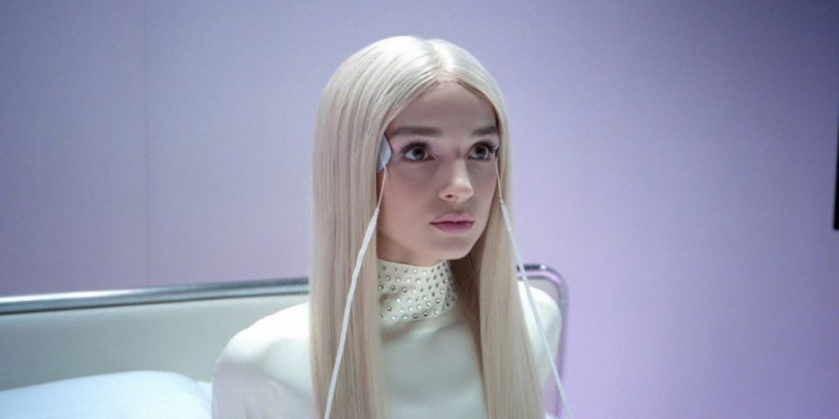 Poppy presenta Time Is Up con Diplo