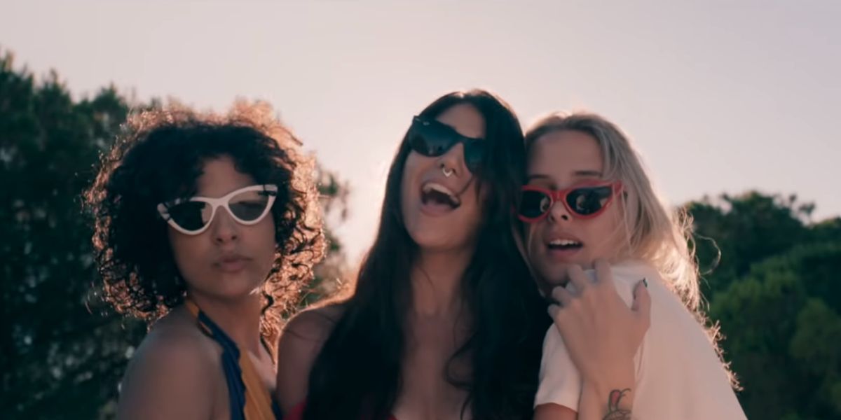 Bely Basarte en el videoclip de 'Somos Fuego'