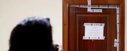 Puerta de la vivienda donde se produjo el suceso Puerta de la vivienda donde se produjo el suceso
