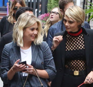 Cara Delevigne y Ashley Benson Cara Delevigne y Ashley Benson