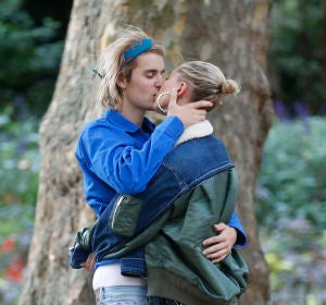 Justin Bieber y Hailey Baldwin, muy apasionados en Londres Justin Bieber y Hailey Baldwin, muy apasionados en Londres