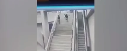 La terrible caída de un joven en el metro de Santiago de Chile La terrible caída de un joven en el metro de Santiago de Chile