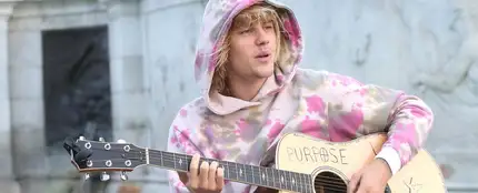 Justin Bieber cantando en la calle en Londres Justin Bieber cantando en la calle en Londres