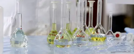Detalle de unas probetas en un laboratorio Detalle de unas probetas en un laboratorio