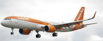 Un avión aribus A321 de la compañía easyJet Un avión aribus A321 de la compañía easyJet