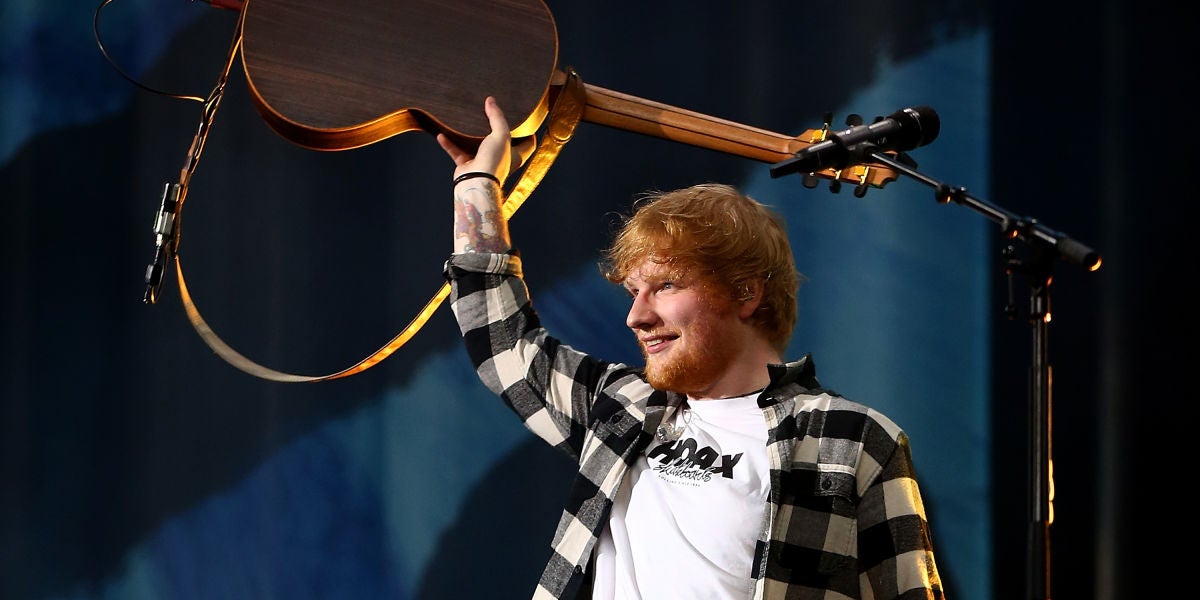 Ed Sheeran durante un concierto