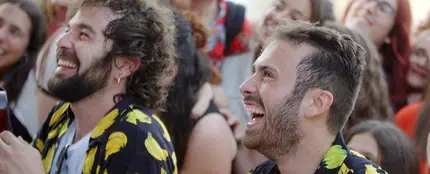 Arnau Griso en el videoclip 'Es Gratis' Arnau Griso en el videoclip 'Es Gratis'