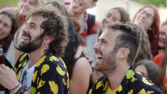 Arnau Griso en el videoclip 'Es Gratis'