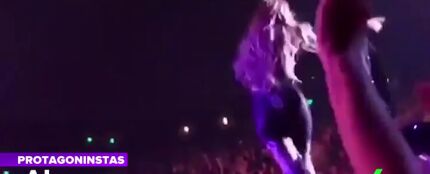Jennifer Lopez se cae en medio de un concierto