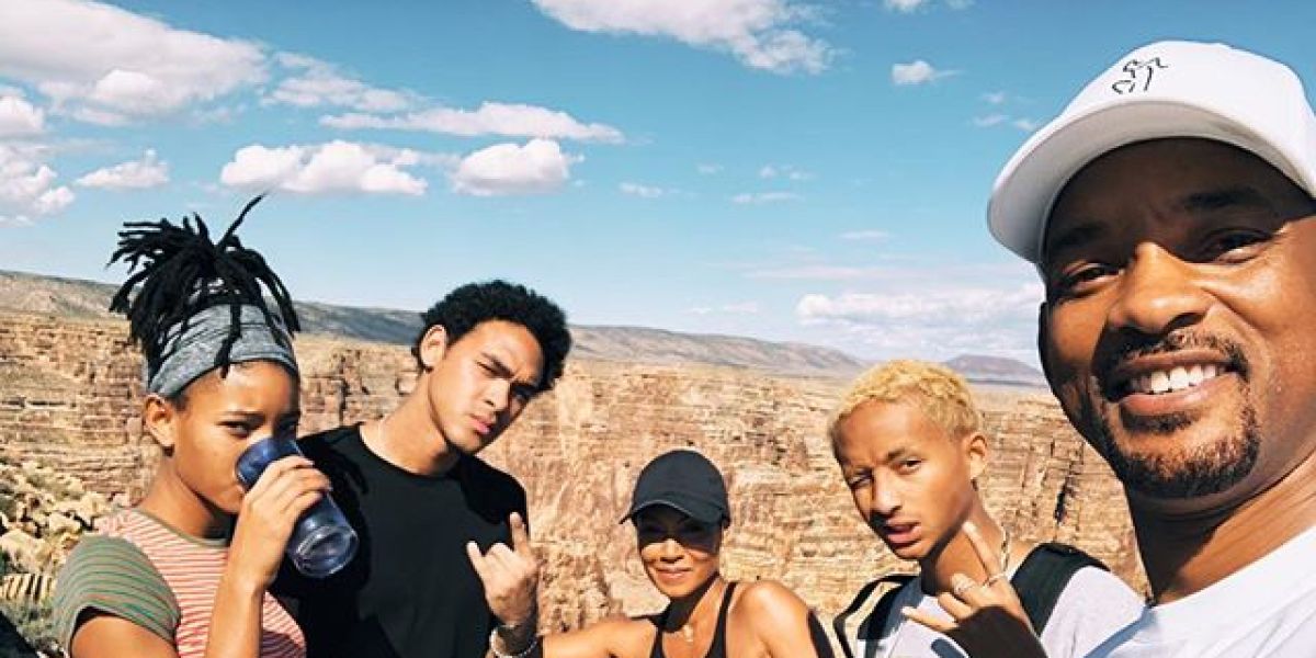 Will Smith acompañado por su familia en su salto desde el helicóptero