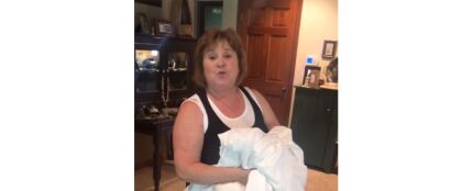 La insuperable técnica de esta abuela para doblar sábanas bajeras que tienes que probar 