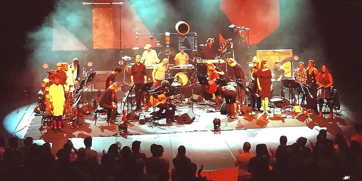 José González junto a The String Theory en el Auditori de Barcelona