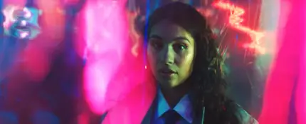 Alessia Cara en el videoclip de 'Trust My Lonely' Alessia Cara en el videoclip de 'Trust My Lonely'