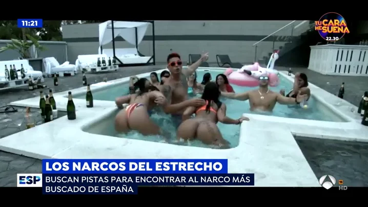 Chicas ligeras de ropa en una cama redonda: el vídeoclip donde reaparece el narco más buscado de España narco