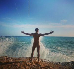 Maxi Iglesias completamente desnudo en Instagram Maxi Iglesias completamente desnudo en Instagram