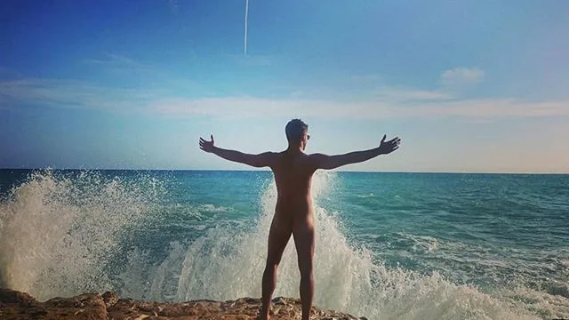 Maxi Iglesias completamente desnudo en Instagram Maxi Iglesias completamente desnudo en Instagram