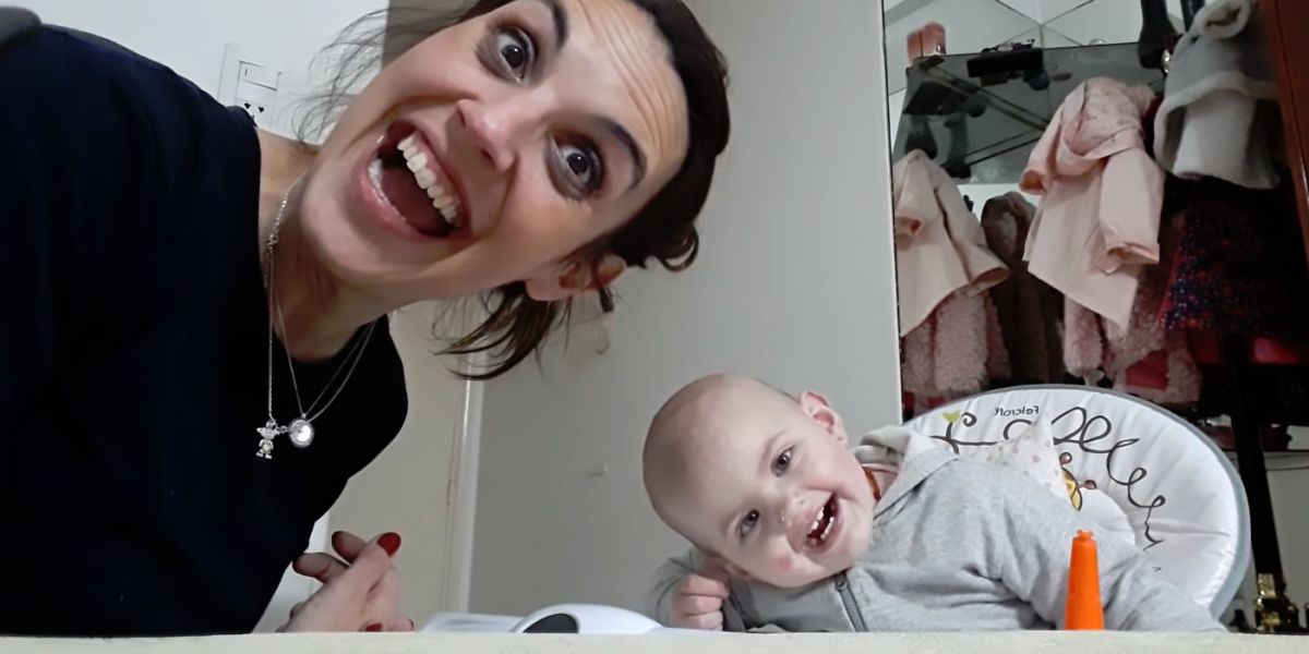 Conversación viral entre una madre y su bebé