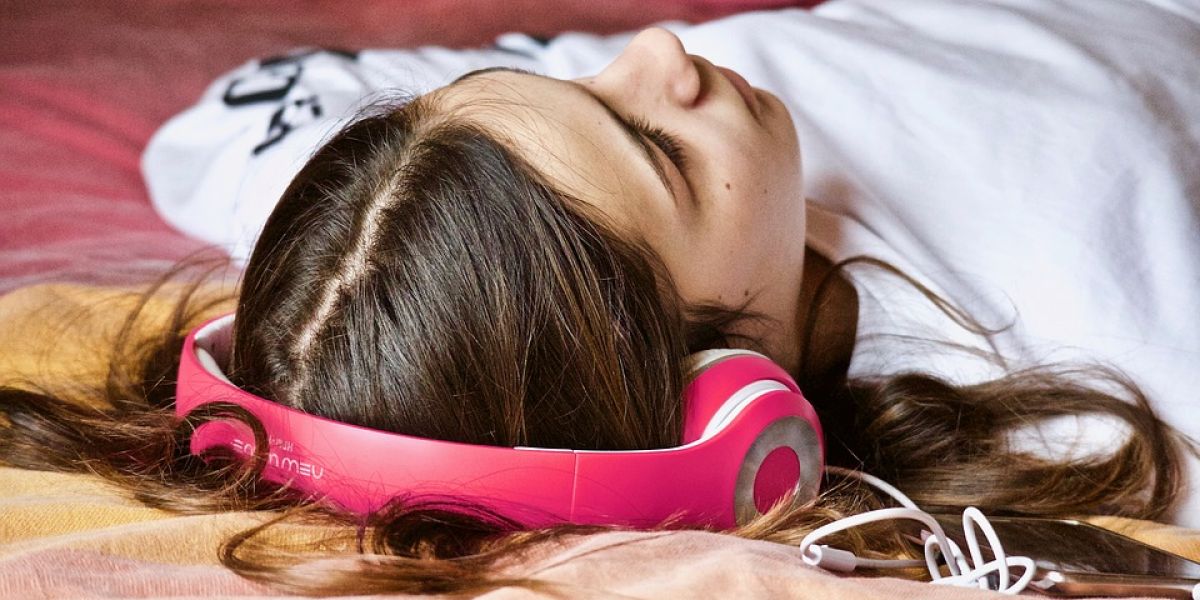 Escuchar música