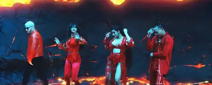 DJ Snake, Selena Gomez, Cardi B y Ozuna en el videoclip de 'Taki Taki' DJ Snake, Selena Gomez, Cardi B y Ozuna en el videoclip de 'Taki Taki'
