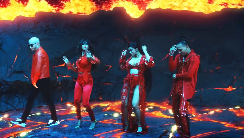 DJ Snake, Selena Gomez, Cardi B y Ozuna en el videoclip de 'Taki Taki'