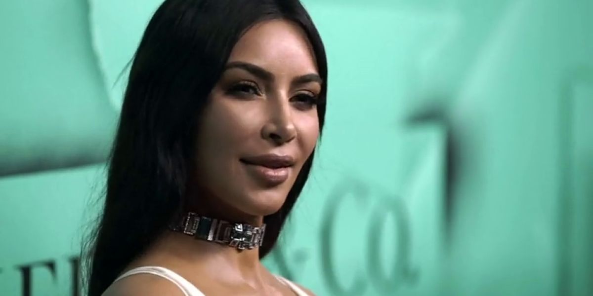 Kim Kardashian acapara todos los flashes en la gala del 'Libro Azul'