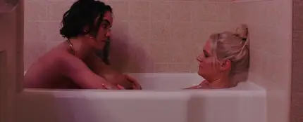 Tove Lo y Ana Coto en el cortometraje 'Blue Lips' Tove Lo y Ana Coto en el cortometraje 'Blue Lips'
