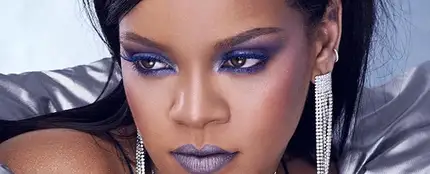 Rihanna promocionando sus nuevos productos de maquillaje Rihanna promocionando sus nuevos productos de maquillaje
