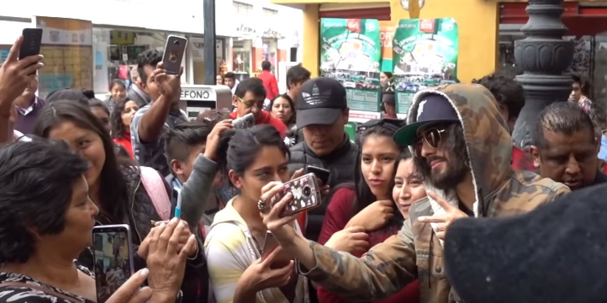 El youtuber Juan Bertheau haciéndose pasar por Maluma