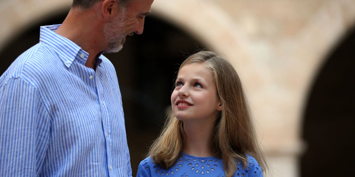 La Princesa Leonor junto a su padre en el Palacio de la Almudaina durante sus vacaciones en Palma