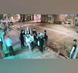 Un grupo de delincuentes ataca a los trabajadores de un restaurante de la Barceloneta Un grupo de delincuentes ataca a los trabajadores de un restaurante de la Barceloneta