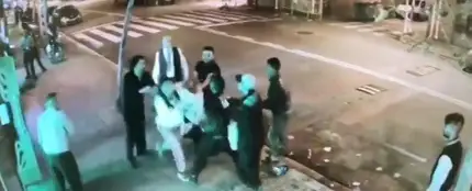 Un grupo de delincuentes ataca a los trabajadores de un restaurante de la Barceloneta Un grupo de delincuentes ataca a los trabajadores de un restaurante de la Barceloneta