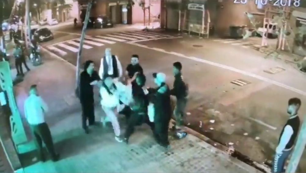 Un grupo de delincuentes ataca a los trabajadores de un restaurante de la Barceloneta