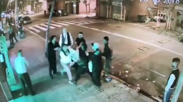 Un grupo de delincuentes ataca a los trabajadores de un restaurante de la Barceloneta