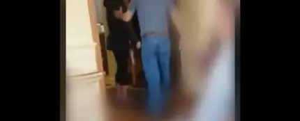 Una estadounidende increpa a una familia por hablar en español Una estadounidende increpa a una familia por hablar en español