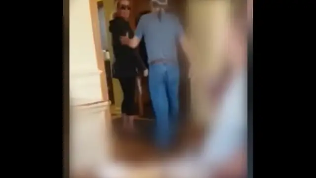 Una estadounidende increpa a una familia por hablar en español