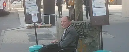 El hombre al que nadie ayudó a subir a un autobús en París El hombre al que nadie ayudó a subir a un autobús en París