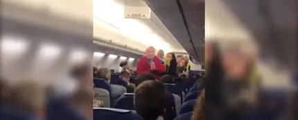 Expulsan a una pareja de ancianos españoles de un avión tras una discusión que fue a más por no entender el idioma Expulsan a una pareja de ancianos españoles de un avión tras una discusión que fue a más por no entender el idioma