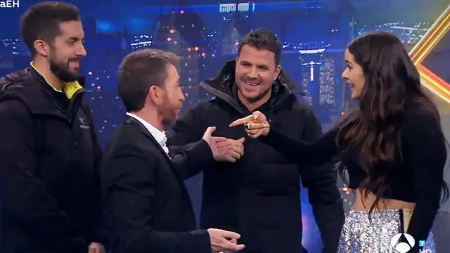 Dani Martín y David Broncano aparecen por sorpresa en El Hormiguero durante la visita de Rosalía