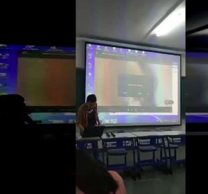 Un profesor pone por error un vídeo porno a sus alumnos Un profesor pone por error un vídeo porno a sus alumnos