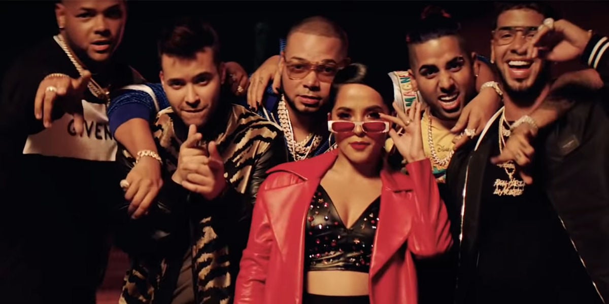 Becky G, Prince Royce y Annuel AA en el vídeo de 'Bubalu'