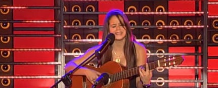 Rosalía cantando con 15 años