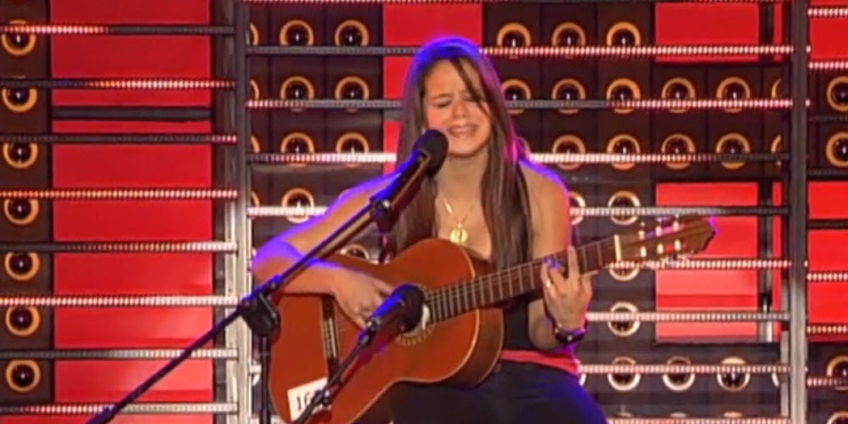 Rosalía cantando con 15 años