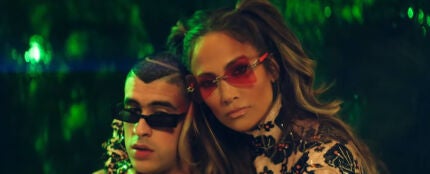 Bad Bunny y Jennifer Lopez en el videoclip de 'Te Gusté'