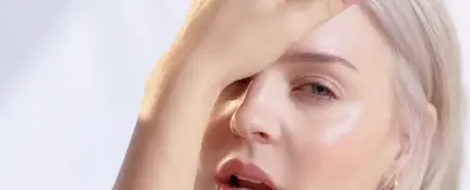 Anne-Marie en el videoclip de 'Perfect To Me' Anne-Marie en el videoclip de 'Perfect To Me'