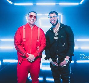 Daddy Yankee y Anuel AA en el videoclip de 'Adictiva' Daddy Yankee y Anuel AA en el videoclip de 'Adictiva'