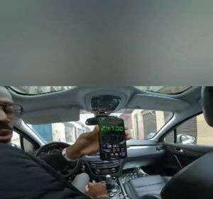 Dos turistas tailandeses denuncian a un taxista por cobrarles 247 euros en un trayecto de 45 kilómetros Dos turistas tailandeses denuncian a un taxista por cobrarles 247 euros en un trayecto de 45 kilómetros