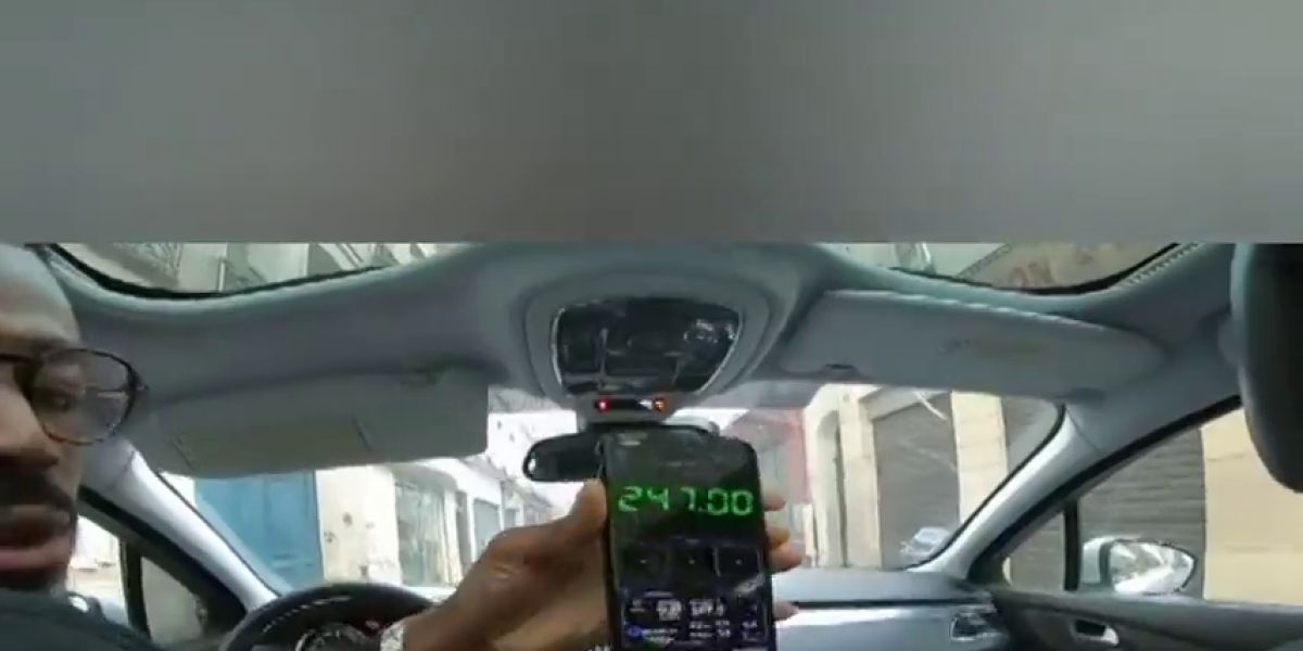 Dos turistas tailandeses denuncian a un taxista por cobrarles 247 euros en un trayecto de 45 kilómetros